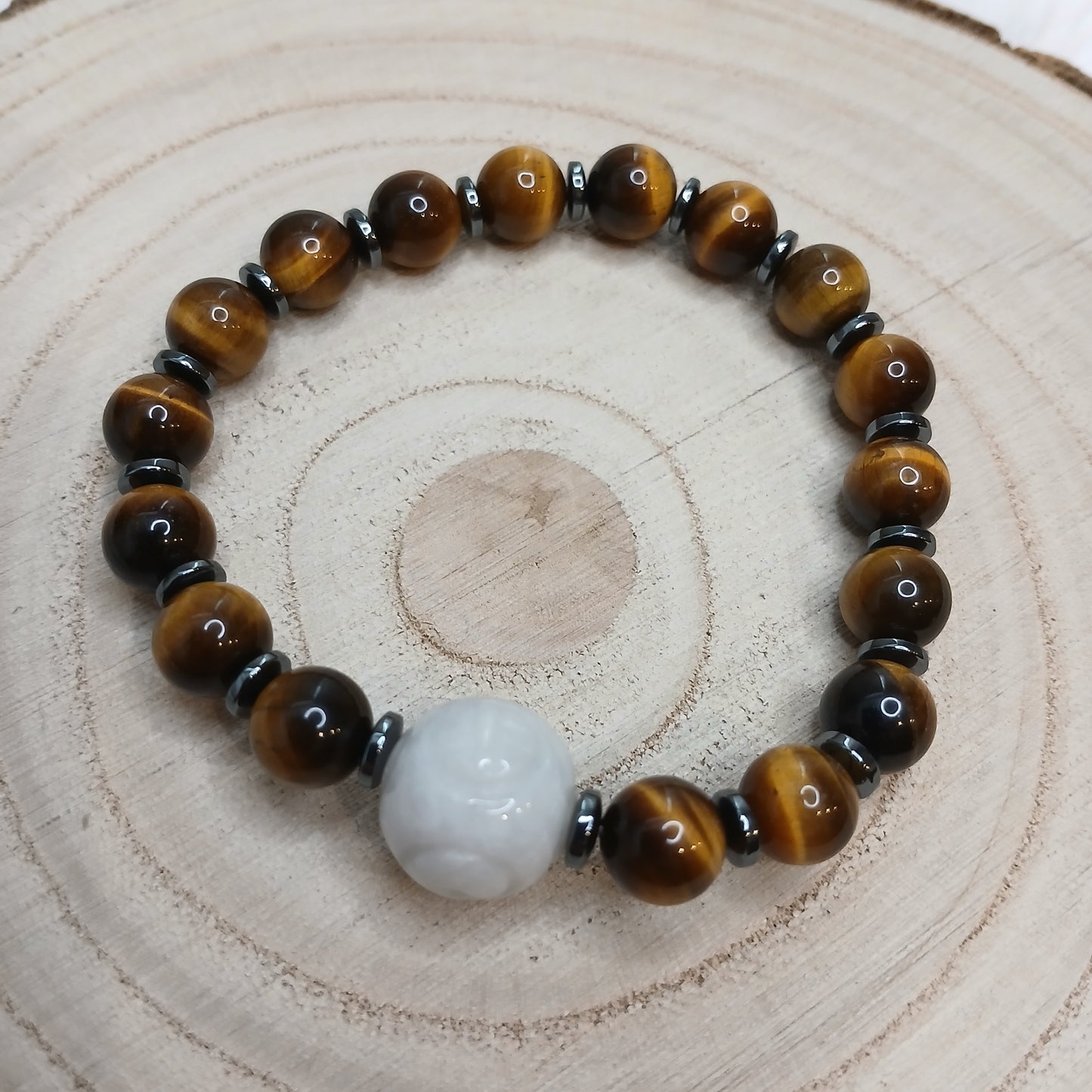 Tigerauge Armband 8mm mit Hämatin-Scheiben und gravierten Jadekugel