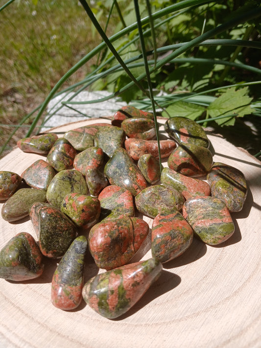 Unakit (Epidot) 2 - 4 cm Trommelsteine