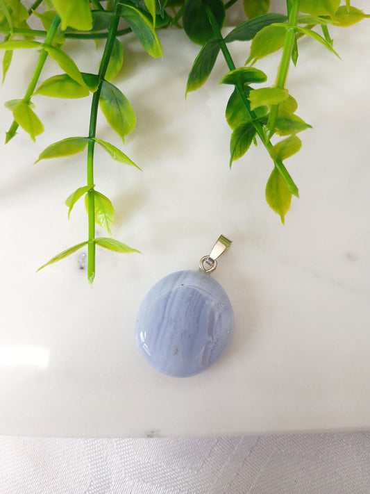 Chalcedon Anhänger mit 925er Silberöse