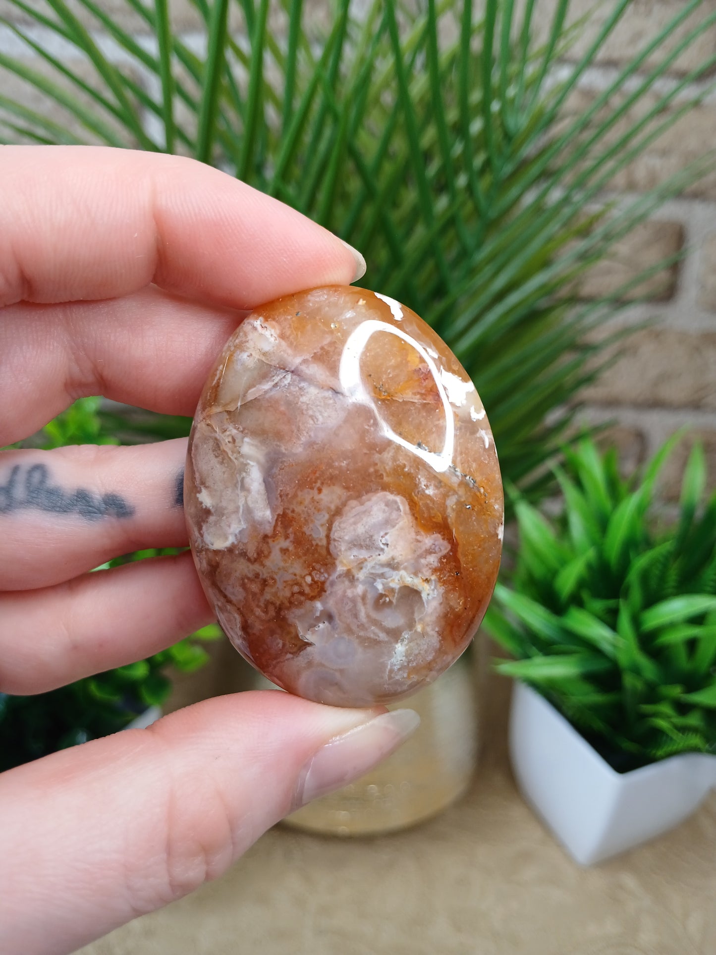 Kirschblüten Chalcedon Seifenstein mit Mini Druse