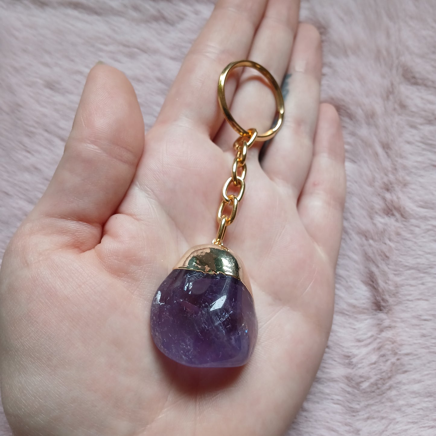 Amethyst Trommelstein Schlüsselanhänger in galvanische Fassung