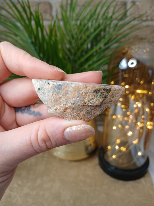 Achat geode, druse, Edelstein, Anschnitt, Rückseite 