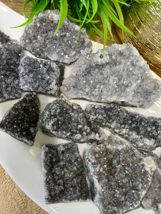 Amethyst Handstücke schwarz, aus Uruguay, verschiedene Größen 