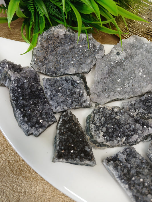 Amethyst Handstücke schwarz, aus Uruguay, verschiedene Größen 