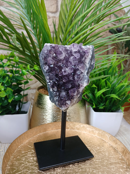 Amethyst auf Metallständer