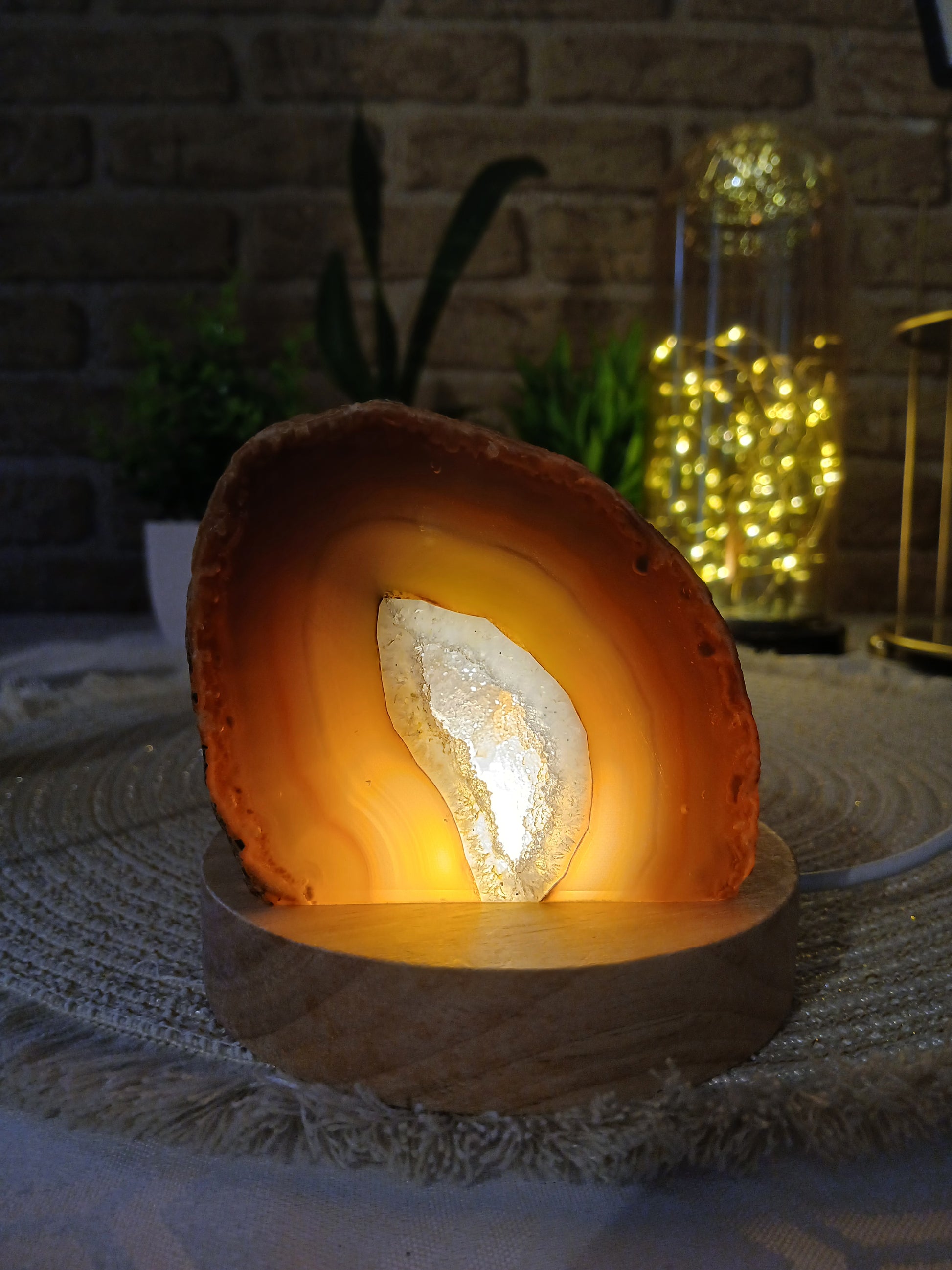 Druzy Achat Freiform, über einem led licht