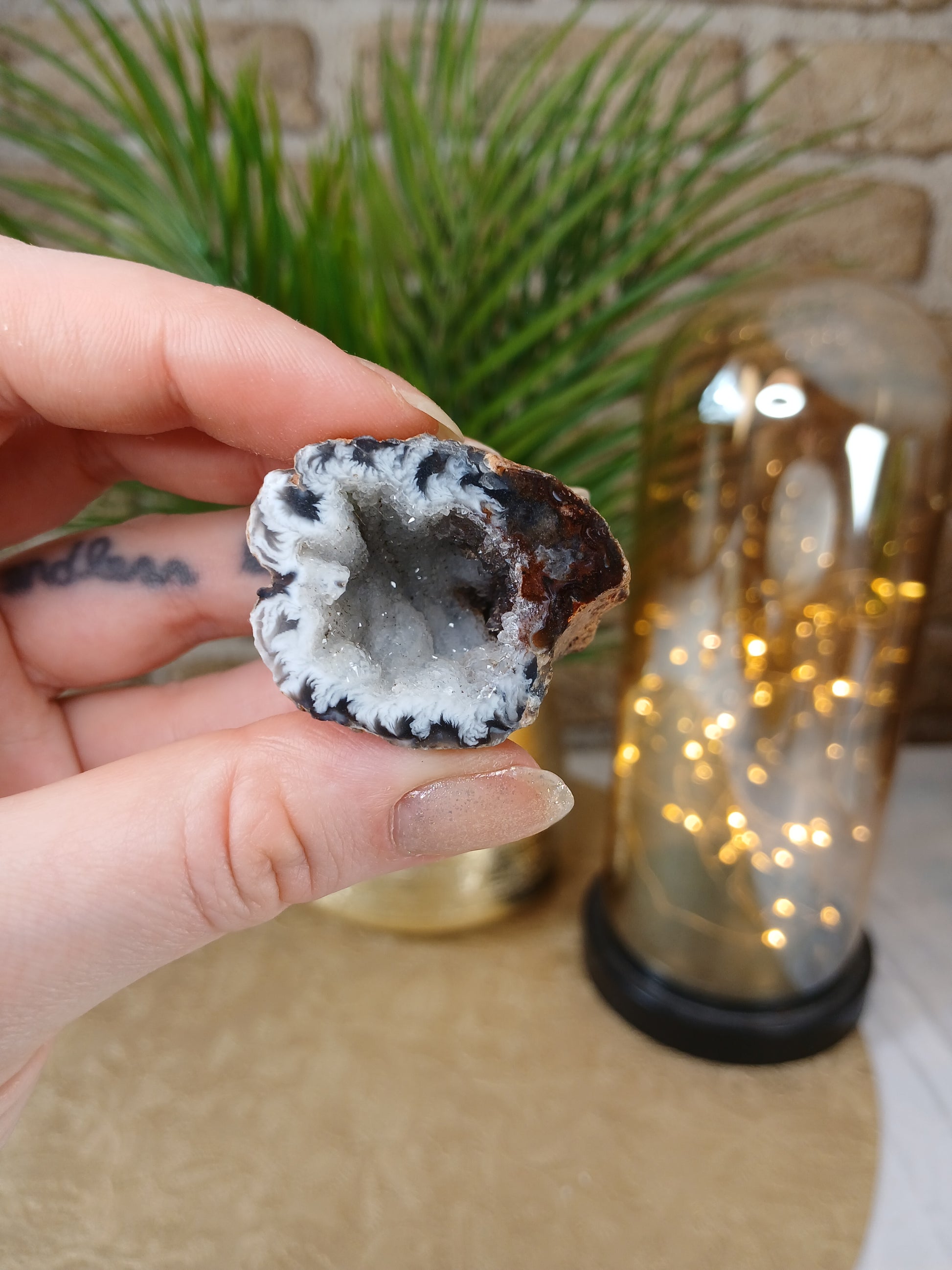 Kleine edelstein Achat Geode mit druse