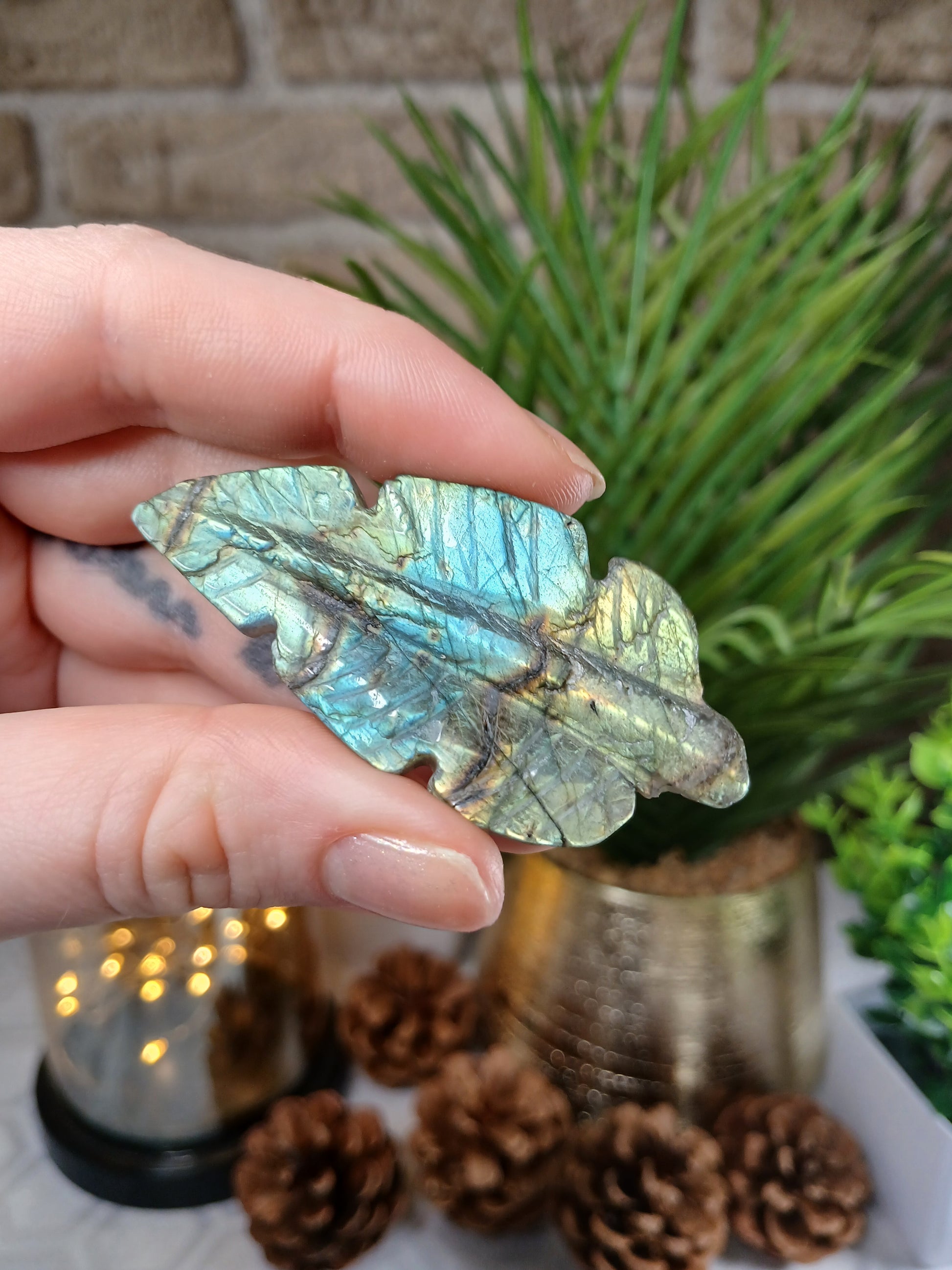 Labradorit Blatt, mit flash, 6 cm lang, Edelstein Schnitzerei 