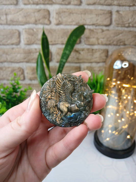 edelstein Schnitzerei Labradorit Einhorn 