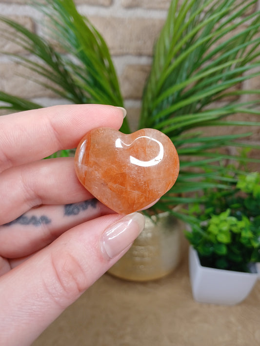 Orangenes Hämatoid Herz, 3,5 cm, Edelstein, Schnitzerei 