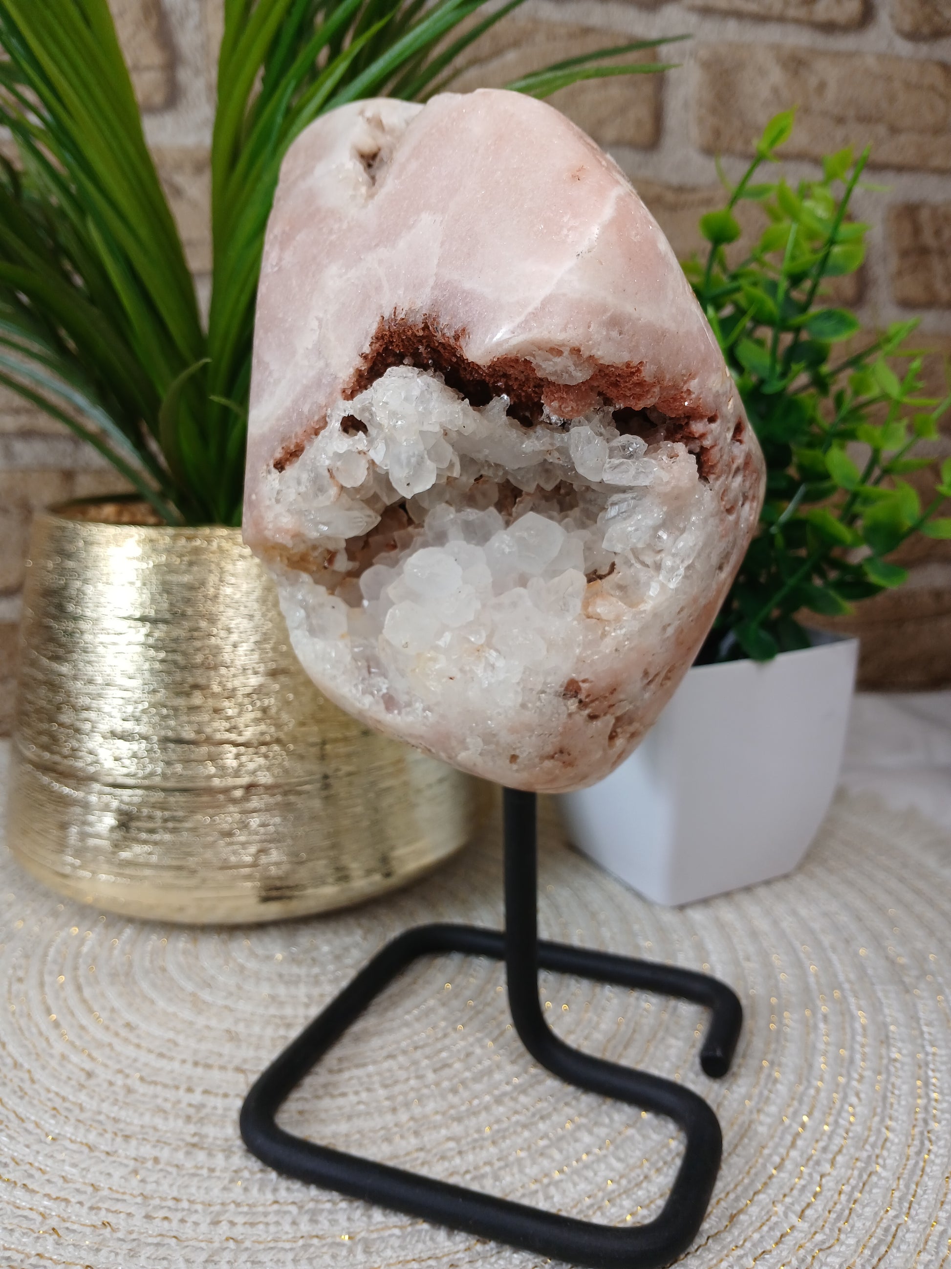 Pink Amethyst auf Metallständer