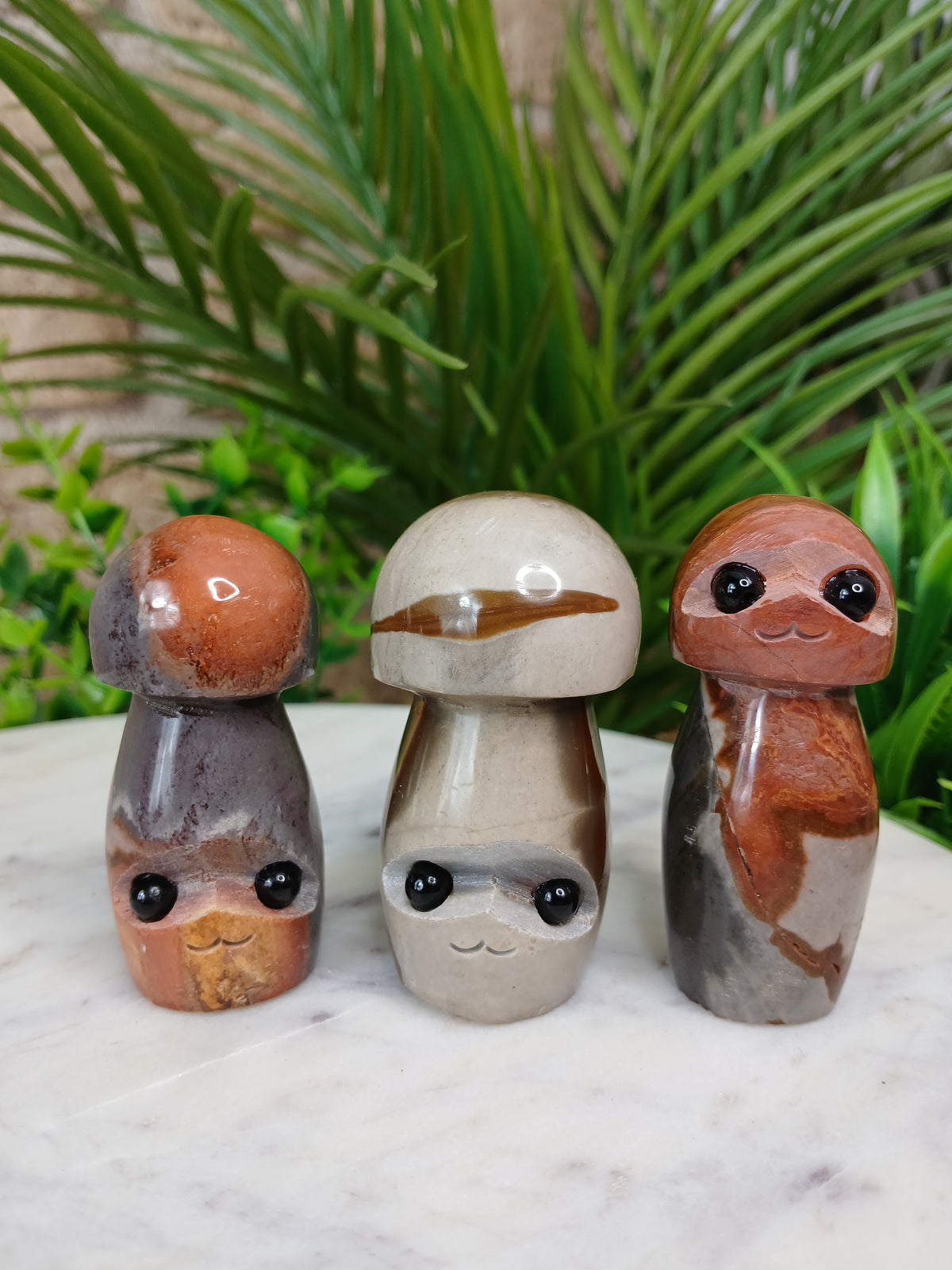 Polychromer Jaspis Pilz Figuren
