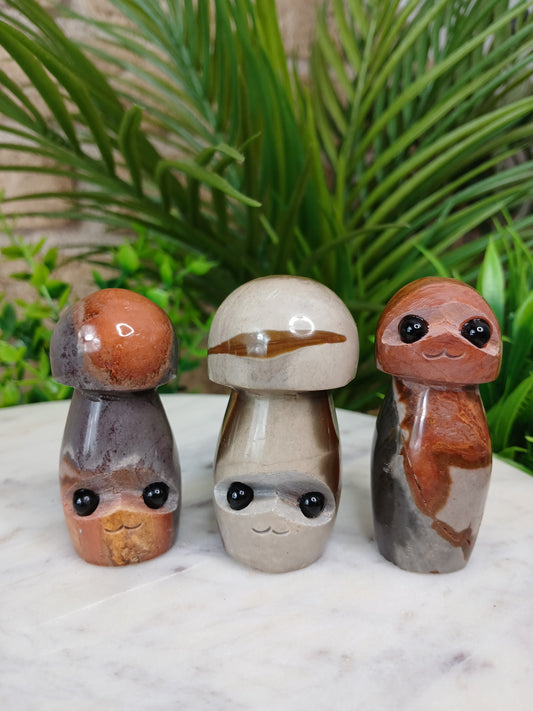 Polychromer Jaspis Pilz Figuren