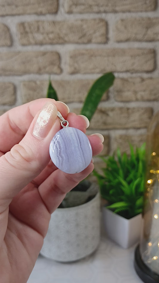 Chalcedon Anhänger mit 925er Silberöse
