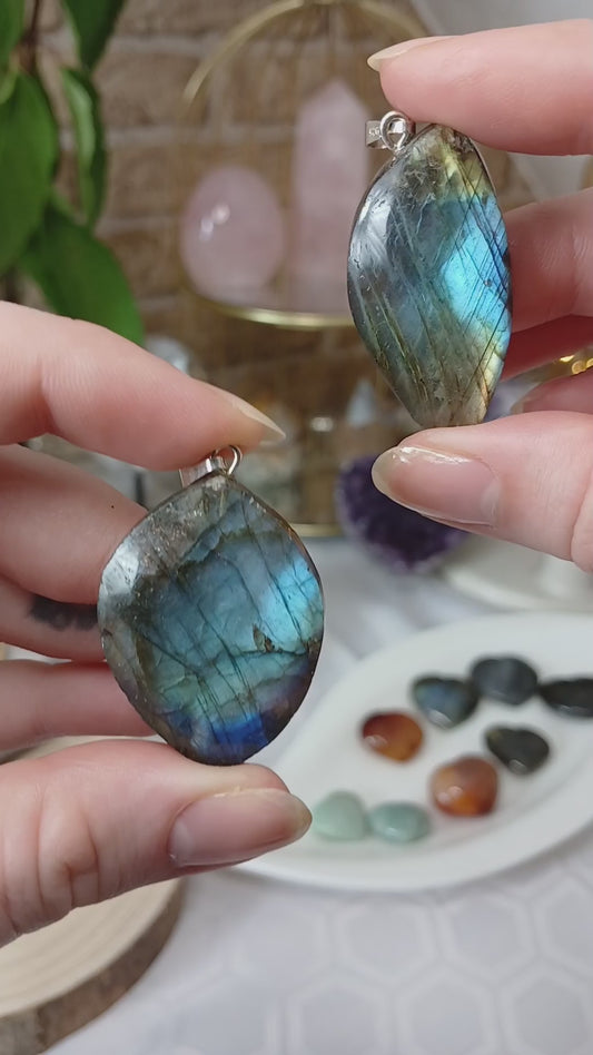 Labradorit Anhänger mit 925er Öse