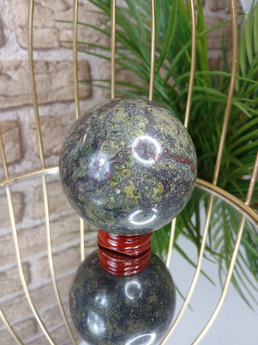 Drachenblut-Jaspis Kugel