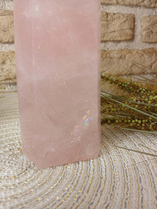 Rosenquarz Turm mit Regenbogen 🌈