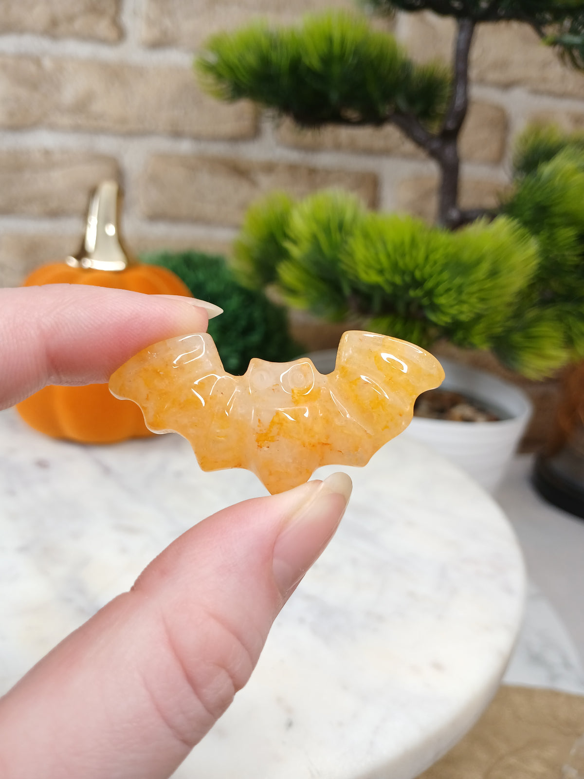 Klarer Quarz / Orangencalcit Fledermaus