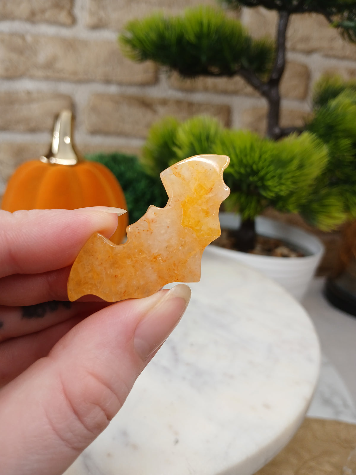 Klarer Quarz / Orangencalcit Fledermaus