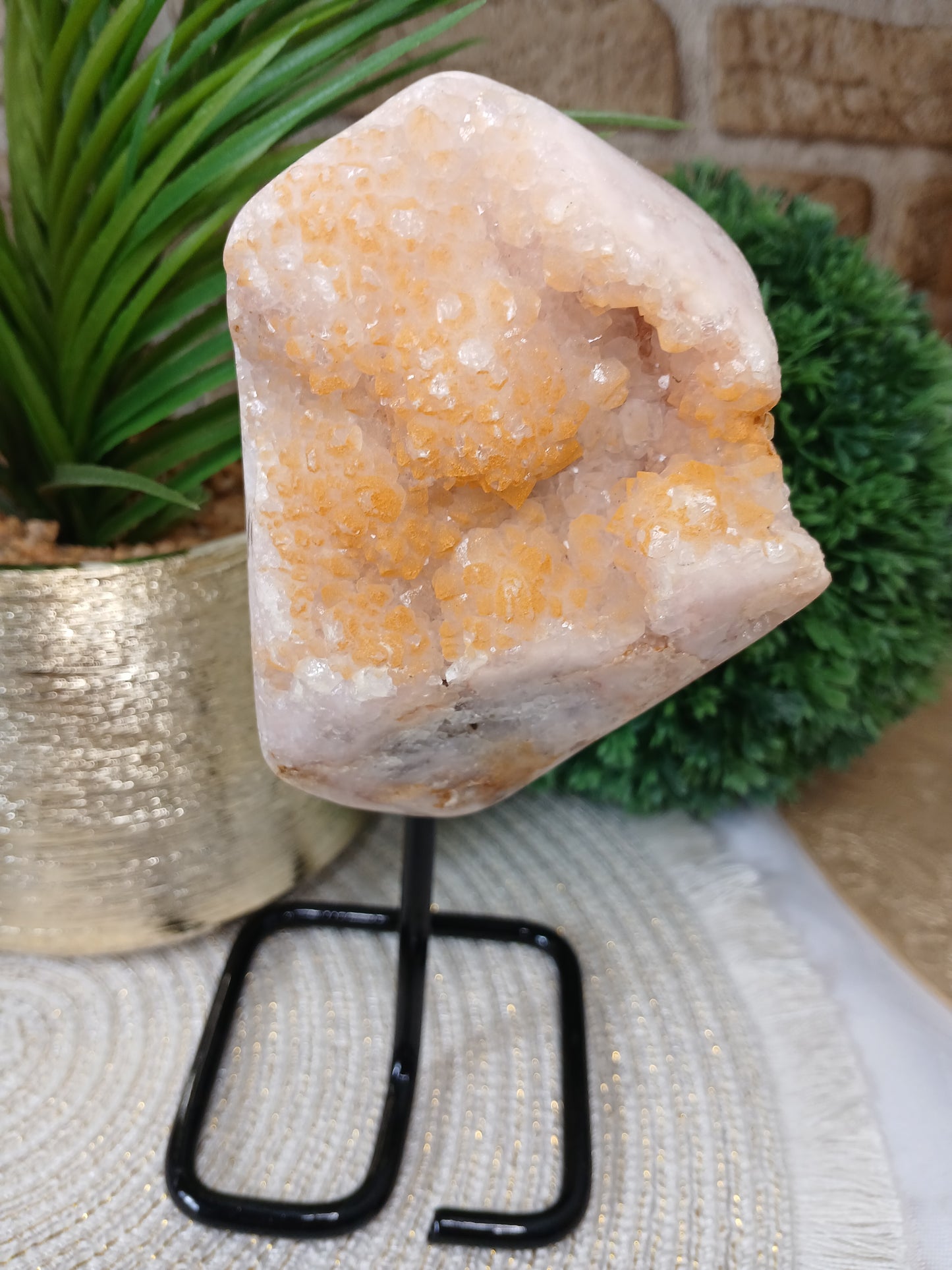 Pink Amethyst auf Metallständer