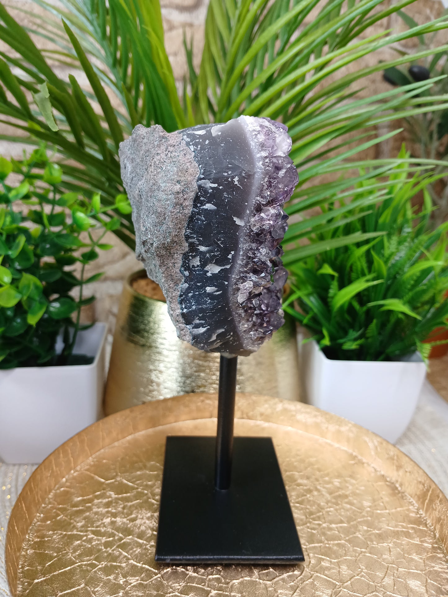 Amethyst auf Metallständer