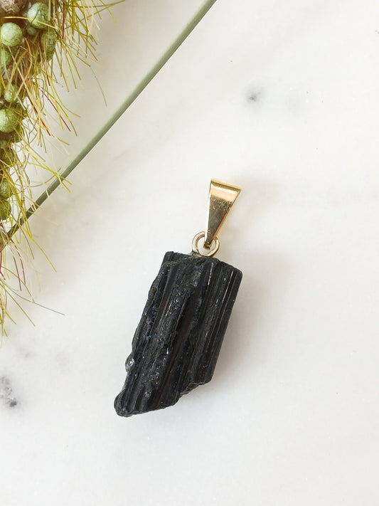 Turmalin Rohstein Anhänger