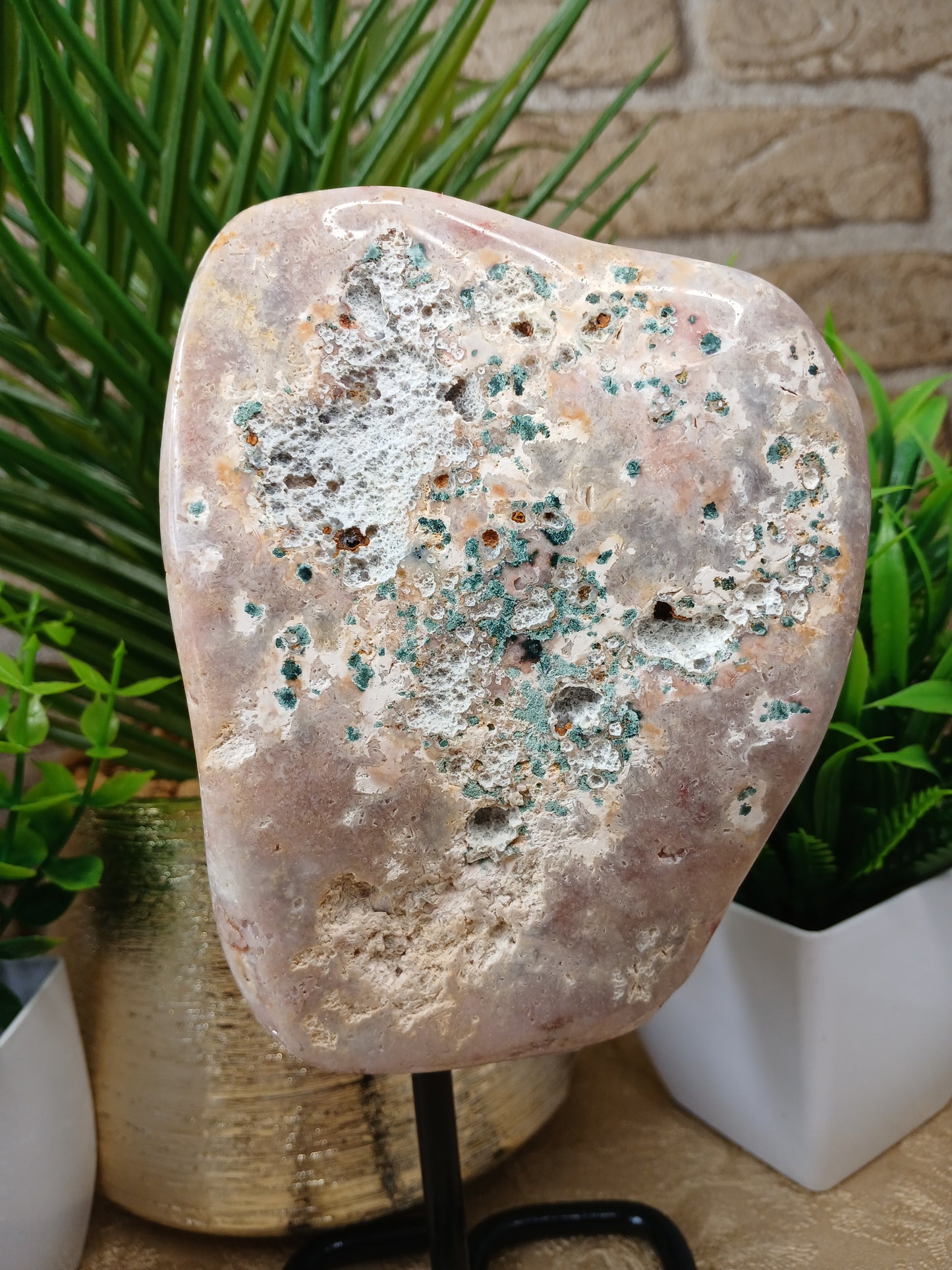 Pink Amethyst auf Metallständer