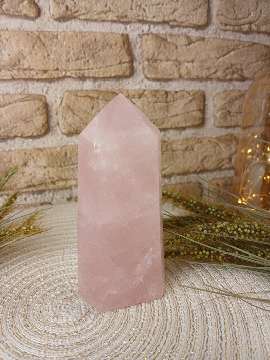 Rosenquarz Turm mit Regenbogen 🌈