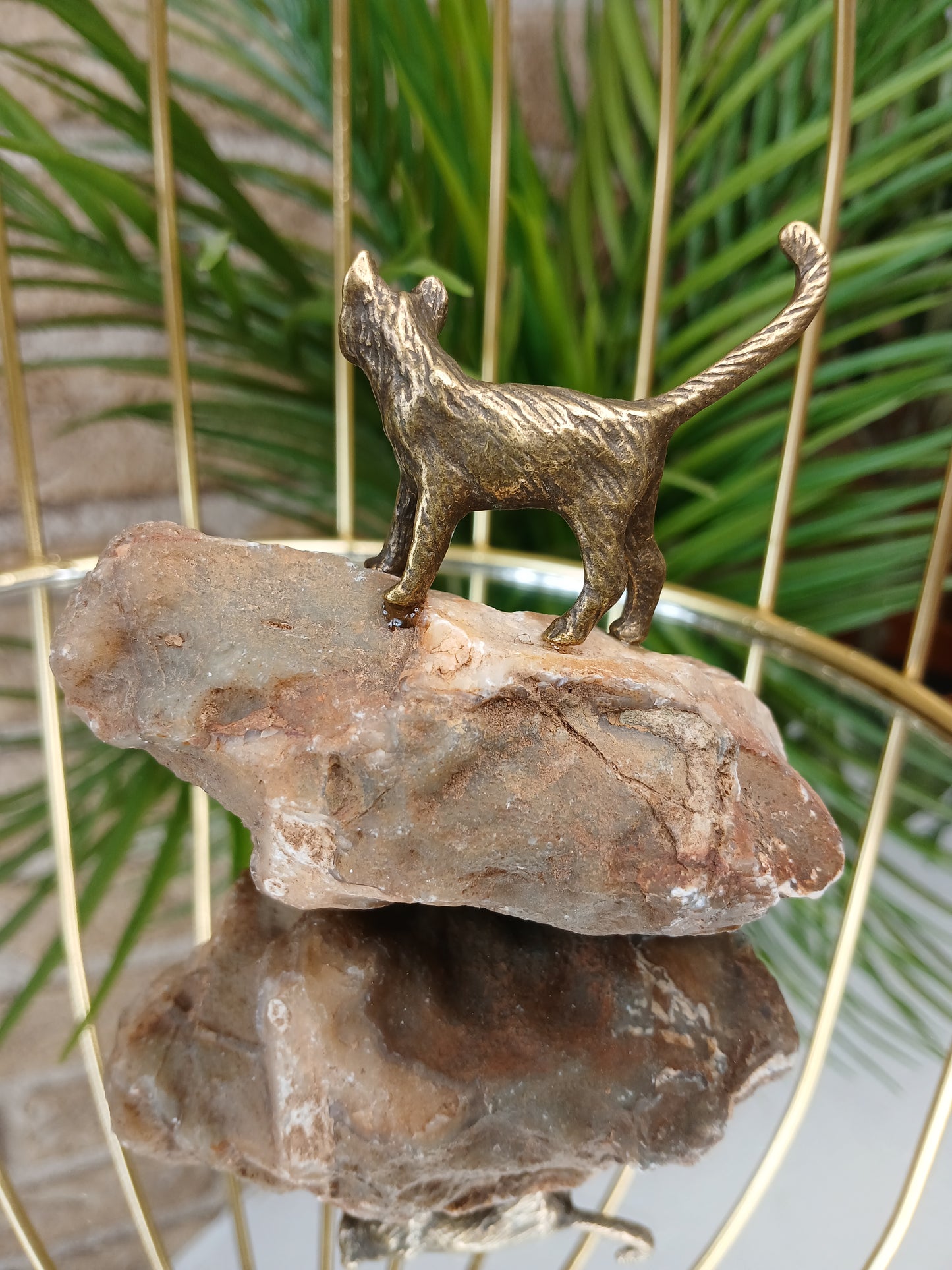 Messing Katze auf Achat (Malawi) Rohstein