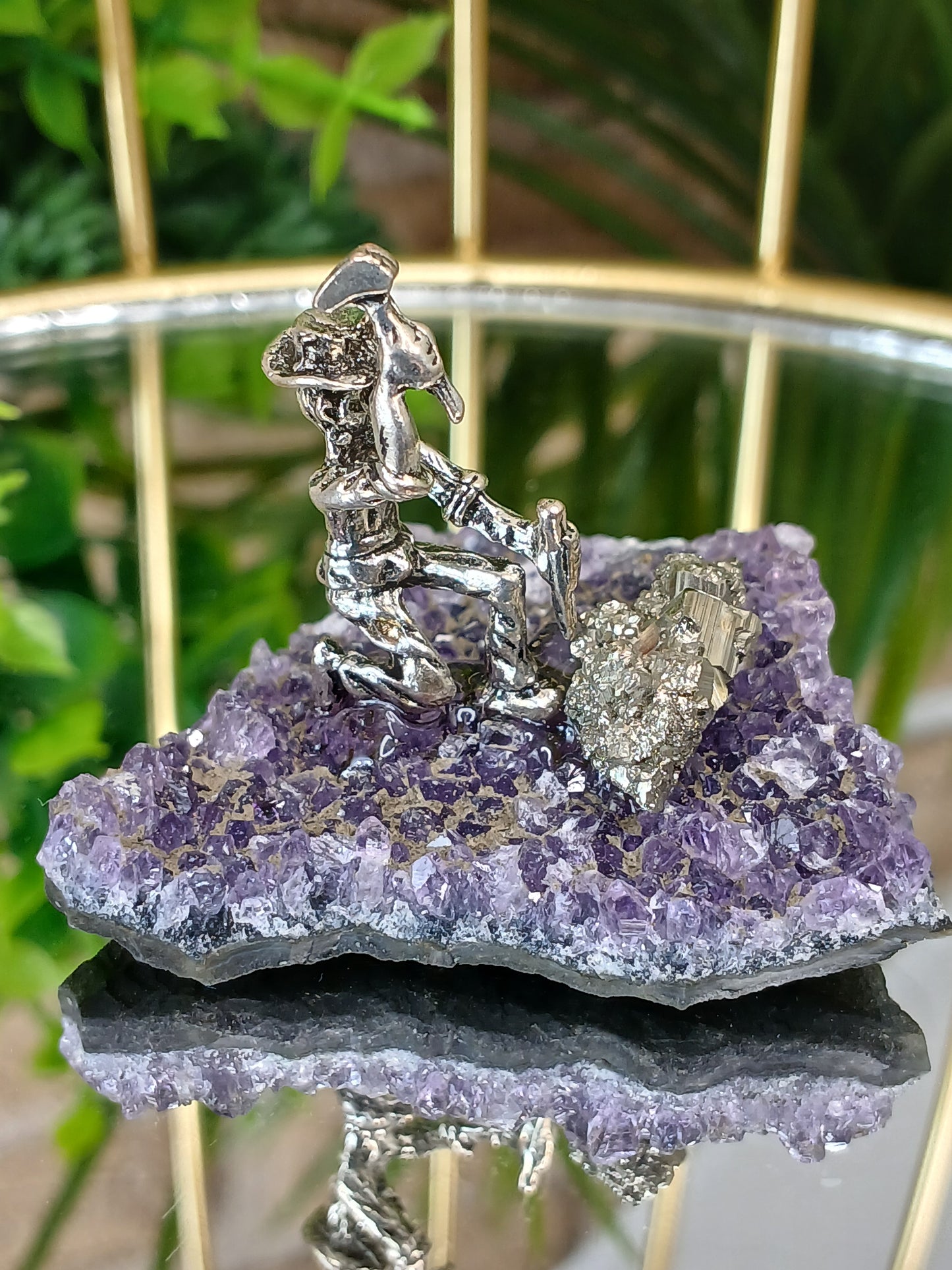 Amethyst Cluster mit Bergmann & Pyrit