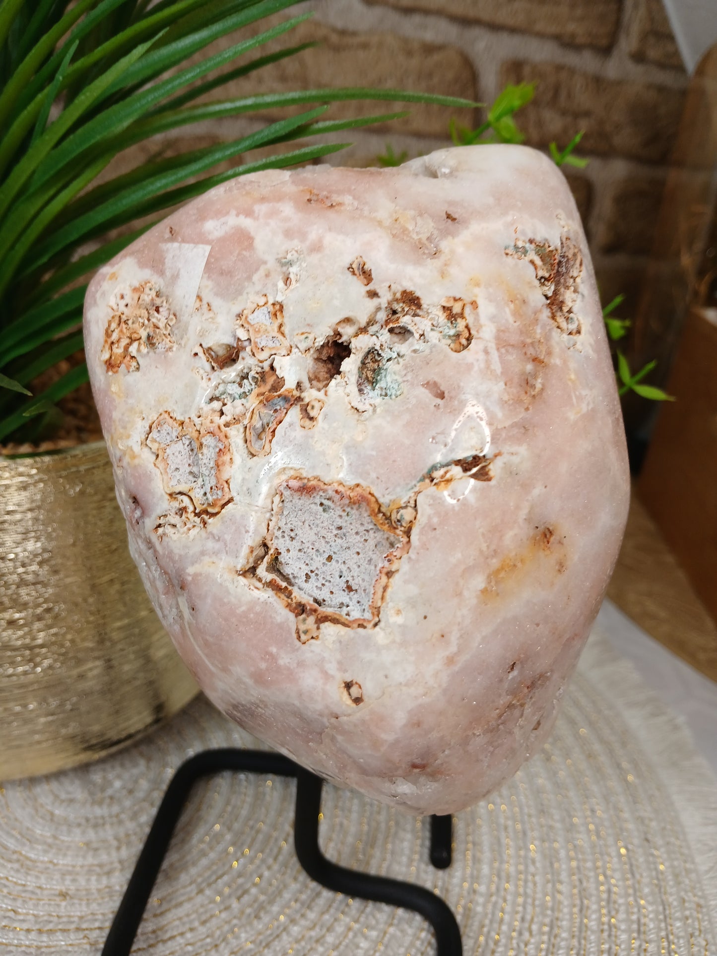 Pink Amethyst auf Metallständer