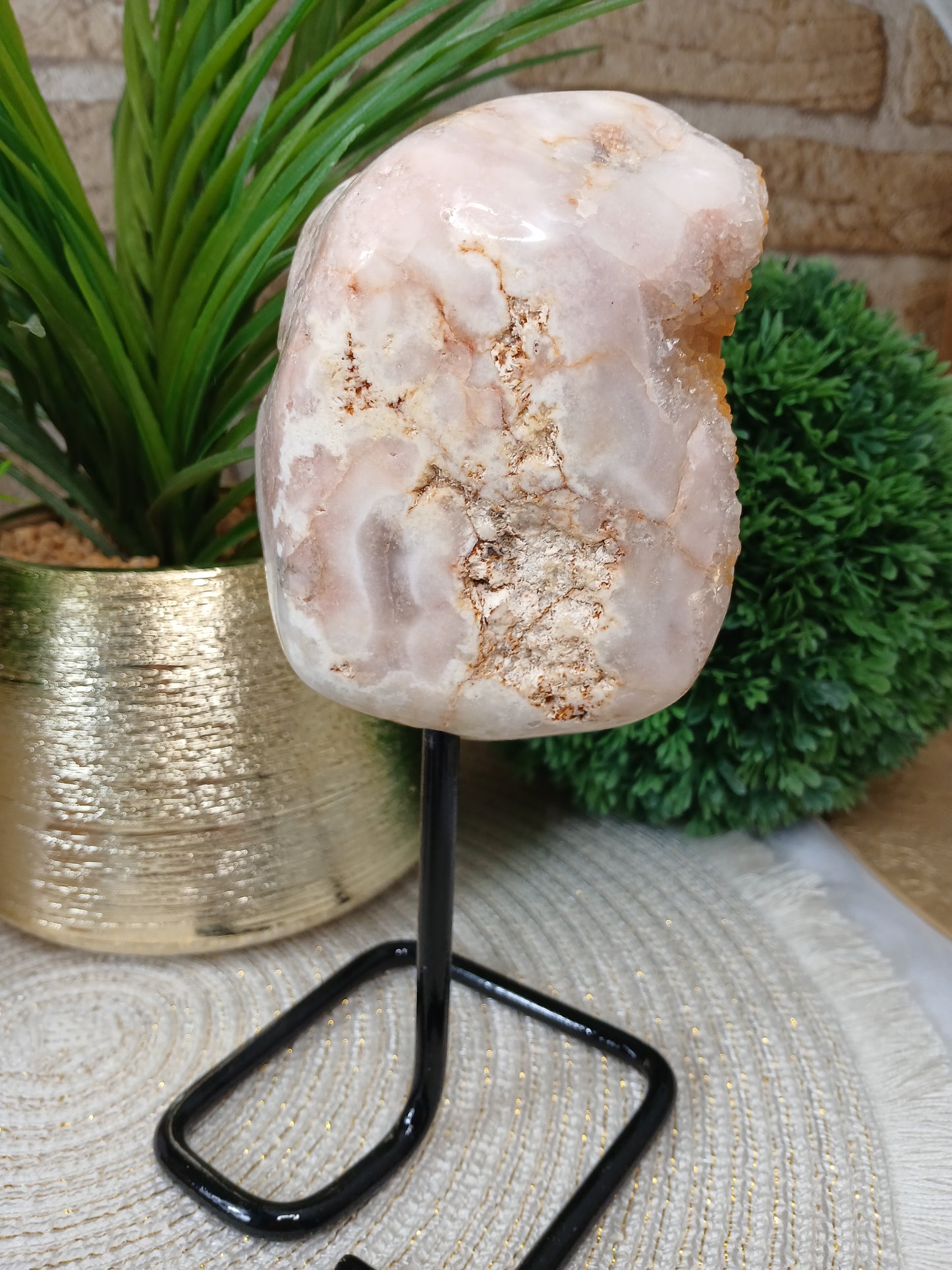 Pink Amethyst auf Metallständer