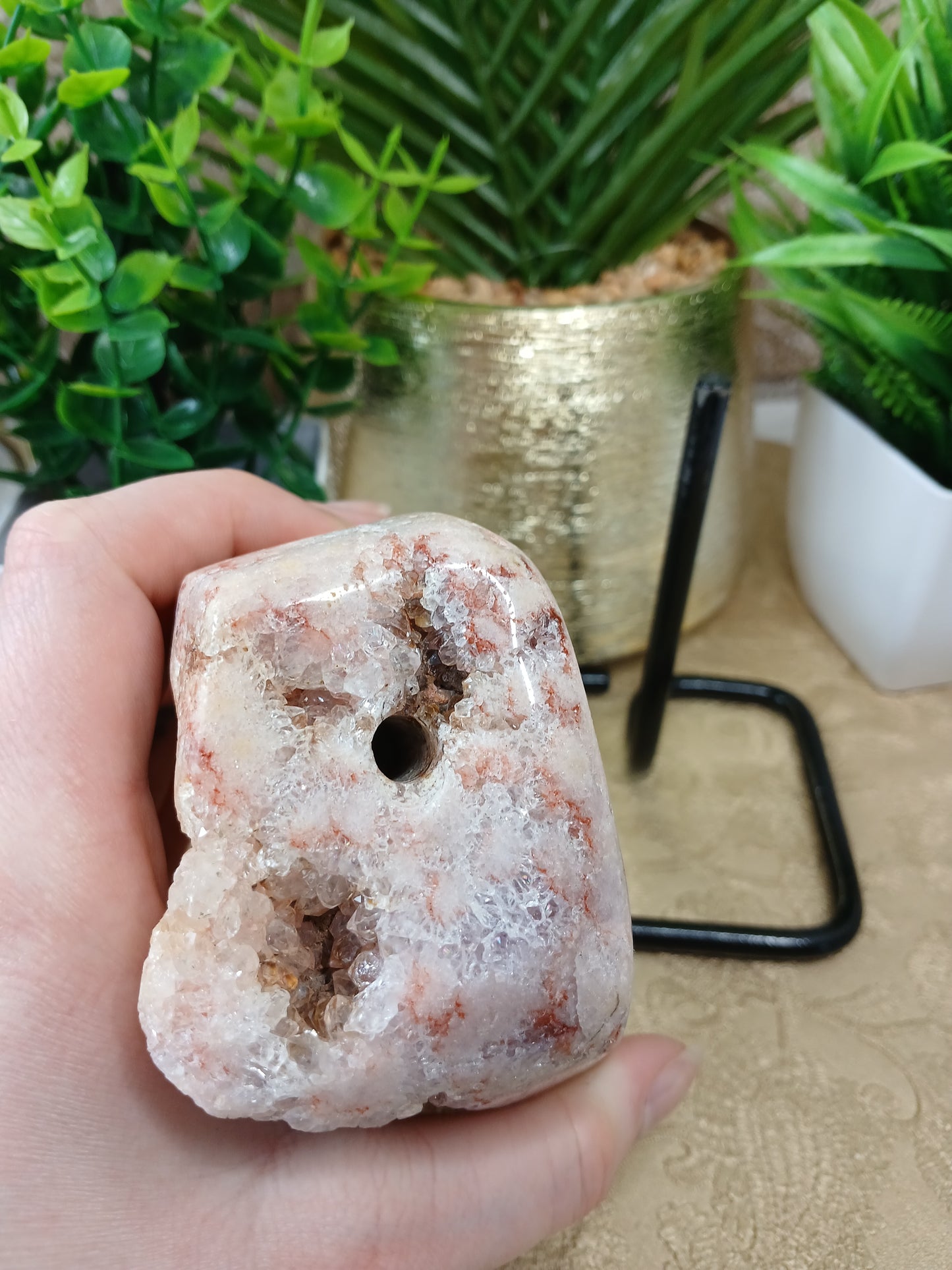 Pink Amethyst auf Metallständer